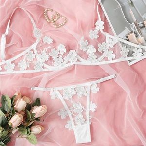White Floral Appliqués Mesh Lingerie Set Medium